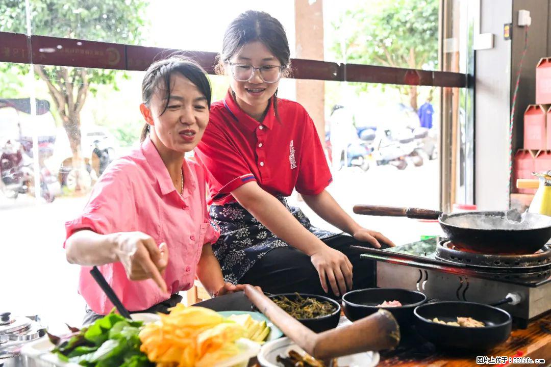 全网追的“扁担女孩”，找了一份暑假工，时薪12元 - 温州生活资讯 - 温州28生活网 wz.28life.com